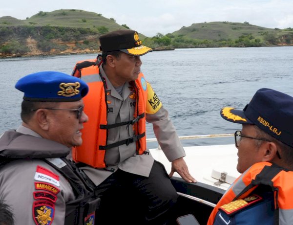 Kapolda NTT Terjun Langsung  Pimpin Pencarian Korban Tenggelamnya KM Putri Sakina di Perairan Pulau Padar