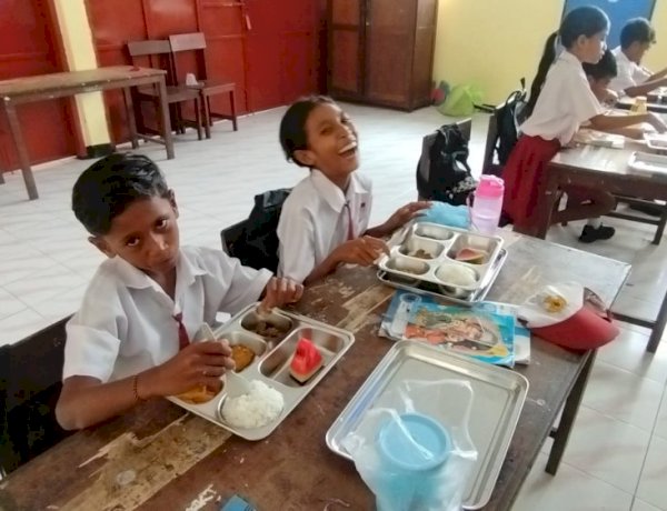 Program Makan Bergizi Gratis di Sikka Berjalan Lancar, Polda NTT Pastikan Distribusi Aman dan Tepat Sasaran