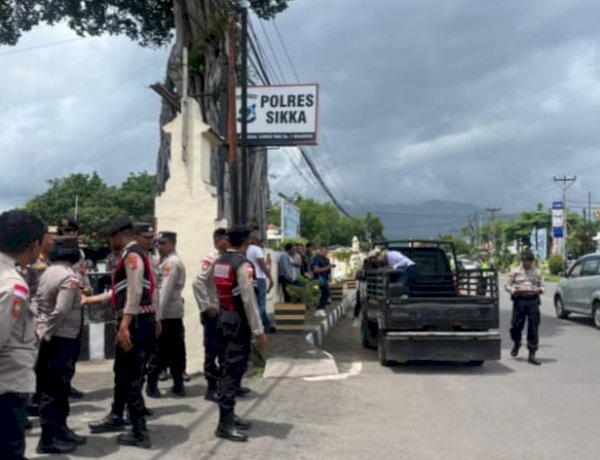 Polri Kawal Aksi Damai FORSA P3 di Maumere, Sumpah Pocong Tidak Jadi Dilaksanakan dan Aspirasi Disampaikan Secara Tertib