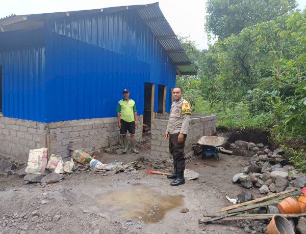 Progres Capai 70 Persen, Pembangunan Rumah Layak Huni Bantuan Kapolda NTT di Manggarai Terus Dipantau