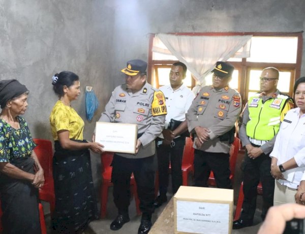 Wujud Empati Polri, Polda NTT Beri Bantuan Tali Asih serta Pendampingan Psikologis bagi Keluarga Korban di Ngada