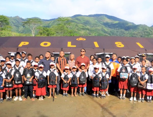 Polri Hadir untuk Pendidikan dan Masyarakat: Wakapolda NTT Dirikan Tenda Darurat di SMPN 048 Sa Ate Gai Kiu Pascabencana