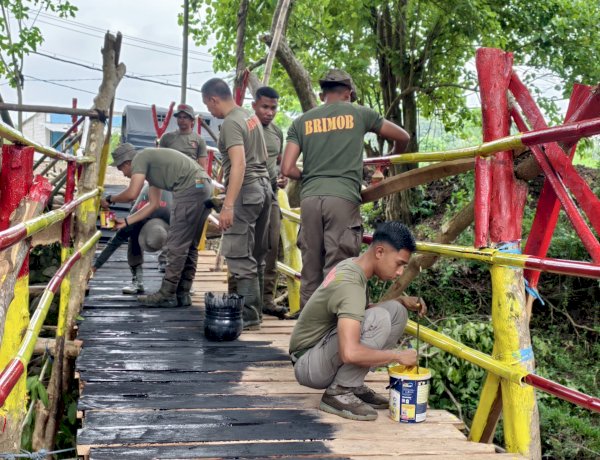 Brimob Polda NTT Bangun Jembatan di Nanganae, Wujud Nyata Kepedulian untuk Akses Warga