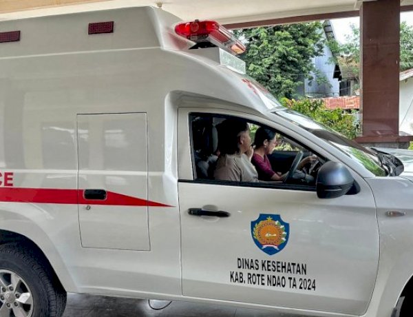 Aksi Spontan Polisi di Rote Ndao: Dari Mapolsek ke Ambulans, Demi Selamatkan Ibu Hamil