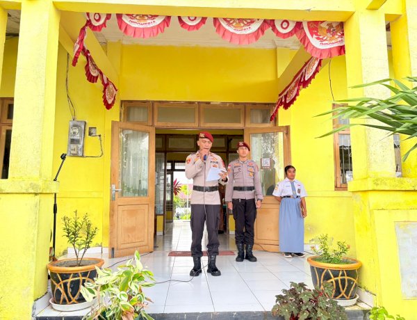 Iptu Faijor Simanjuntak Pimpin Upacara di SMAN 10 Kupang, Sampaikan Pesan Kapolda NTT kepada Pelajar