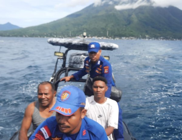 Kapal Penyeberangan Tenggelam di Selat Larantuka, Ditpolairud Polda NTT Selamatkan Dua Kru