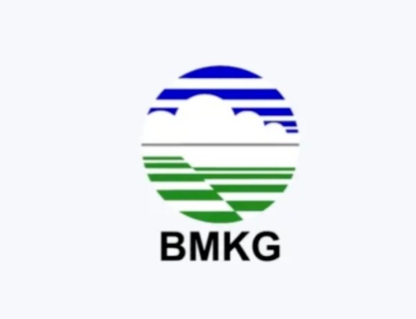 Polda NTT Iimbau Masyarakat Waspada cuaca Ekstrem dan Gelombang Tinggi dmDalam Tiga Hari Ke Depan