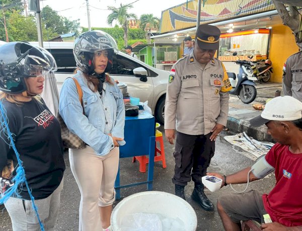 Ramadan Sehat di Kota Kupang, Biddokkes Polda NTT Cek Kesehatan dan Beri Vitamin Gratis Bagi Masyarakat