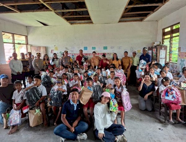 Peduli Masa Depan Generasi Sumba Timur, Wakapolda NTT Salurkan Bantuan untuk Siswa dan Sekolah