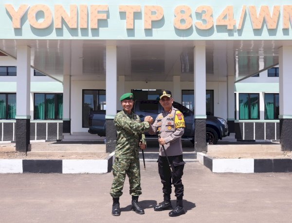 Perkuat Sinergitas TNI–Polri, Kapolres Nagekeo Jalin Silaturahmi dengan Danyon TP 834/Wakanga Mere