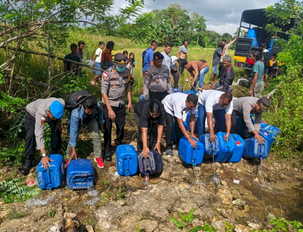Polres Sumba Barat Musnahkan 11.200 Liter Miras Ilegal, Kapolda NTT Tegaskan Komitmen Berantas Peredaran