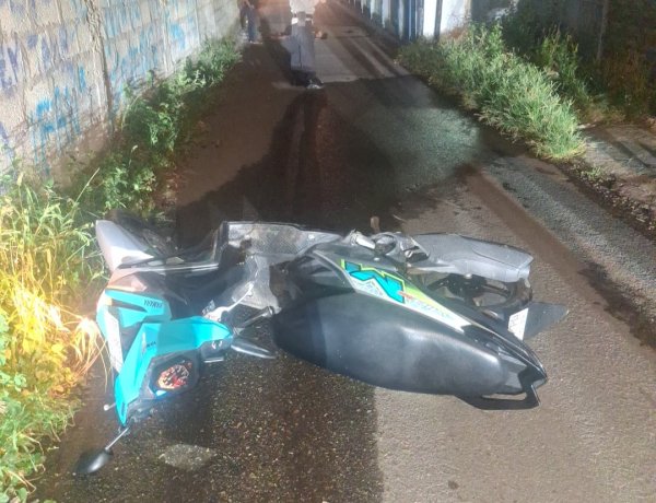 Respon Cepat Laporan 110, Polisi Evakuasi Korban Laka Tunggal di Kota Kupang