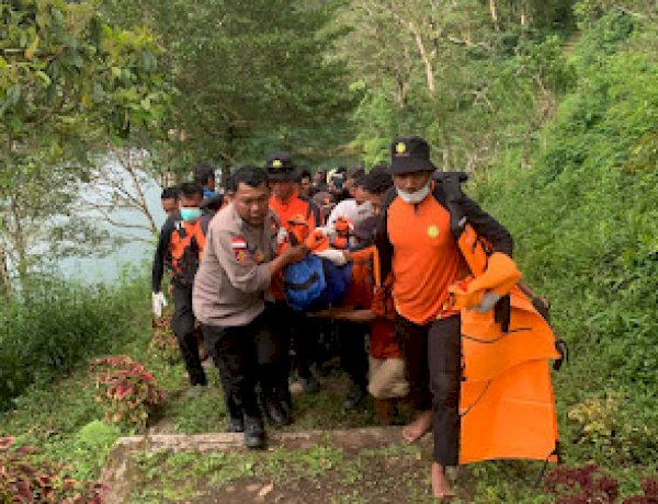 Kapolres Manggarai Timur Pimpin Evakuasi Korban Tenggelam di Danau Ranamese, Ditemukan Setelah Tiga Hari Pencarian