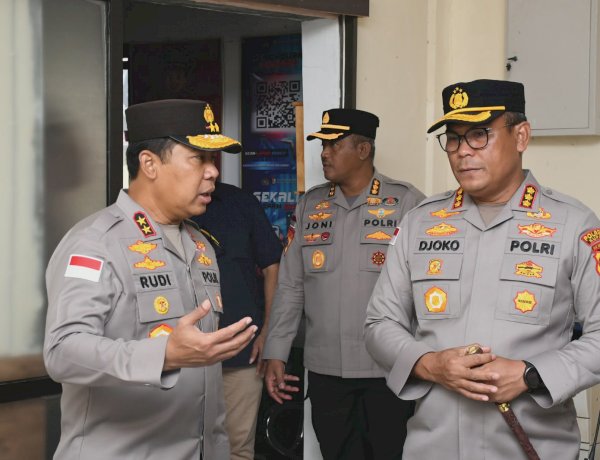 Pastikan Pelayanan Publik Prima, Kapolda NTT Cek Langsung Ruang Pelayanan Masyarakat di Polresta Kupang Kota