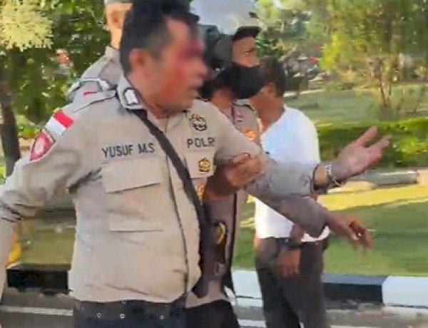 Polda NTT Kedepankan Pendekatan Humanis Saat Aksi Unjuk Rasa di Kupang, Dua Anggota Polisi Terluka Akibat Lemparan Batu