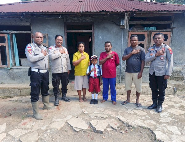 Viral karena Kaos Kaki dari Arang, Siswa di TTS Dapat Bantuan Perlengkapan Sekolah dari Kapolda NTT