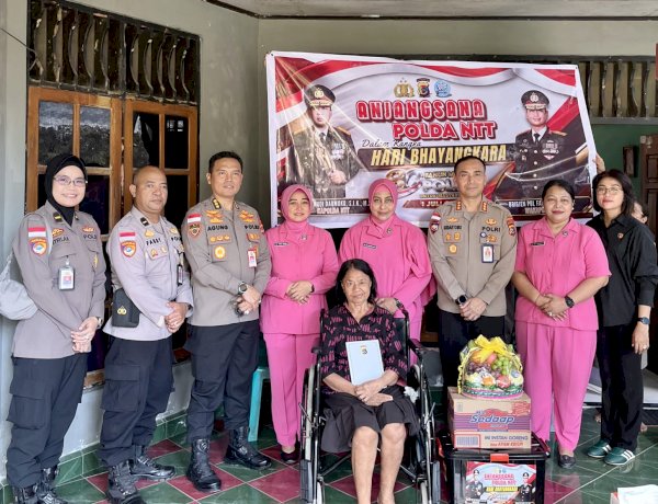 Jelang HUT ke-80 Bhayangkara, Karo SDM Polda NTT Anjangsana ke Kediaman Purnawirawan Polri