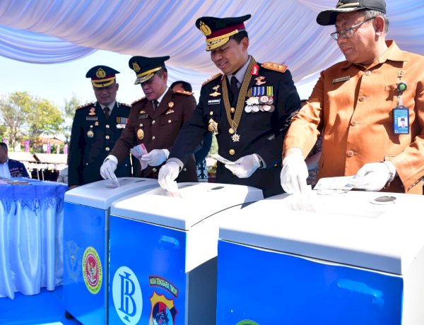 Peringati Hari Bhayangkara ke-80, Polda NTT Bersama BI dan Forkopimda Musnahkan 1.723 Lembar Uang Palsu