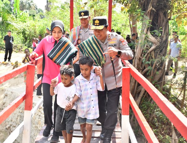 Kapolda NTT Resmikan Jembatan Merah Putih, Tangis Haru Warga Bestobe Pecah Sambut Harapan Baru