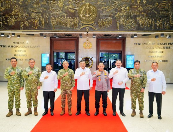 Kapolri Bersama Menko Polkam dan Pimpinan Lembaga Negara Perkuat Kebersamaan di Mabes TNI AL
