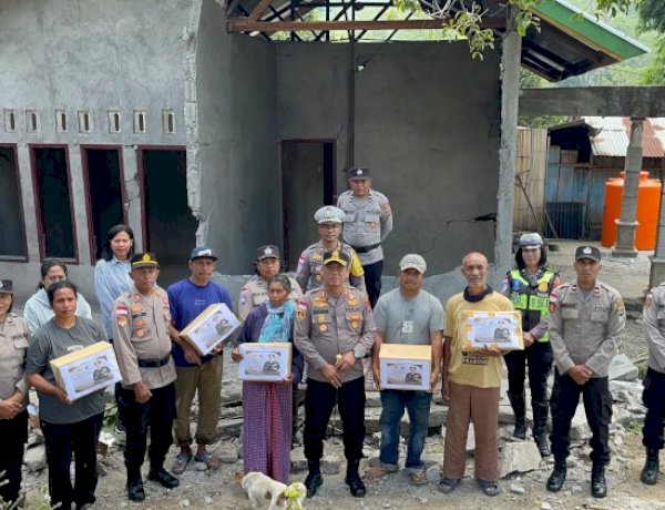 Kapolda NTT Salurkan Bantuan untuk Korban Gempa di Ngada, Polri Hadir Ringankan Beban Warga