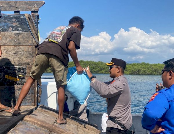 Polda NTT Salurkan Bantuan Korban Gempa Bumi di Palue Sikka, Kapal Ditpolairud Dikerahkan