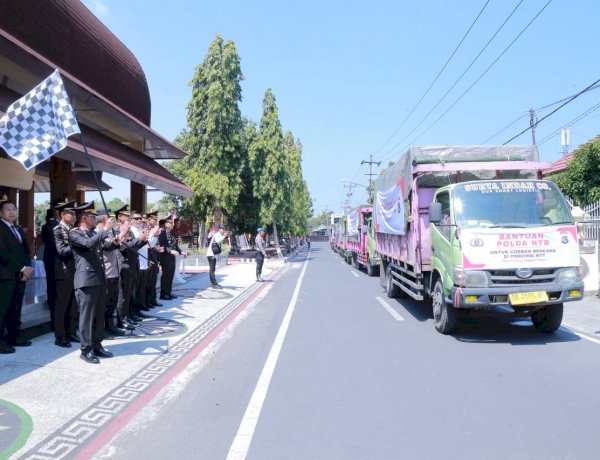Di Hari Kemerdekaan, Polri Serentak Gerakkan 44 Truk Bantuan untuk Masyarakat Terdampak Gempa Flores
