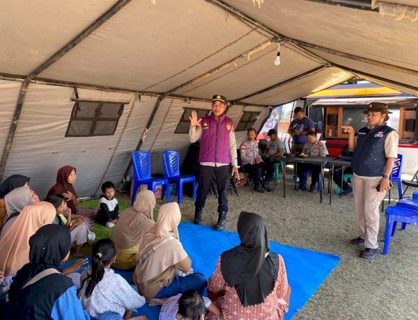 Polda NTT Hadir untuk Warga Terdampak Gempa Sikka, Gelar Terapi USEFT