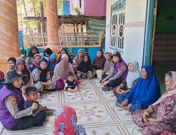 Pulihkan Trauma Anak dan Ibu Pasca-Gempa Flores, Tim Gabungan Polres Mabar dan BKO Polda Jateng Sambangi Pulau Terluar