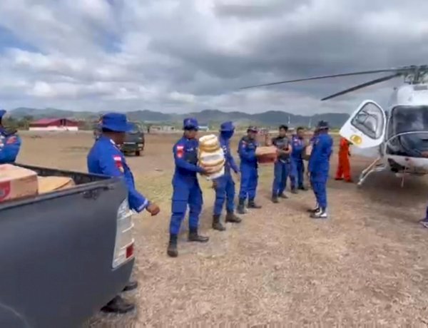 Gunakan Helikopter, Korpolairud Salurkan Bantuan Kabaharkam Polri untuk Personel K9 di Reo Manggarai