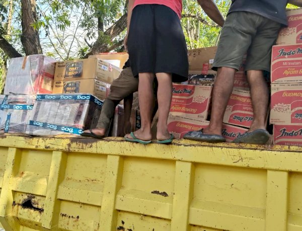 Peduli Korban Bencana, Polda Sulsel Salurkan 27 Dus Obat, Polda NTT Pastikan Bantuan Tiba di Posko Nagekeo dan Polres Manggarai Barat