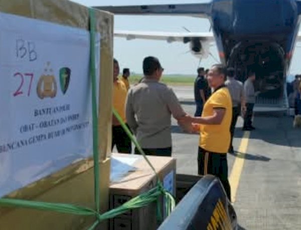 Polri Kirim 38 Koli Obat-obatan dari Polda Jatim untuk Bantu Korban Gempa Flores
