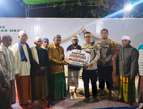 Peduli Rumah Ibadah Terdampak Gempa, Kapolda NTT Salurkan Bantuan Rp100 Juta untuk Masjid Agung Baiturrahman Mbay