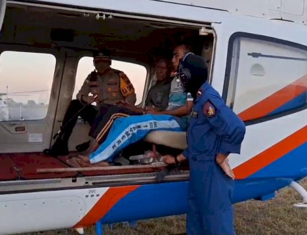 Polres Sikka Gerak Cepat Evakuasi Lansia Sakit dari Palue, Helikopter Polri Jadi Jalan Harapan
