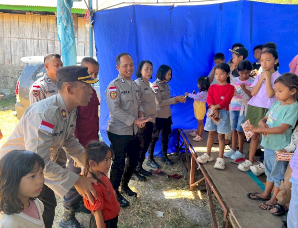 Wakapolres Manggarai Rangkul Anak Penyintas, Pulihkan Trauma Pascagempa di Posko Bagung
