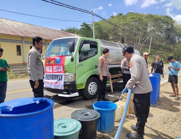 Krisis Air Bersih di Tengah Kemarau dan Pascagempa, Polres Manggarai Barat Kirim 20 Ribu Liter Air untuk Warga Warloka