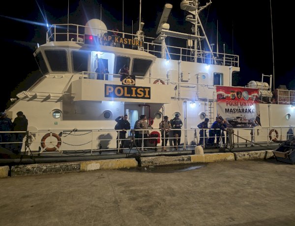 Bawa 15 Ton Bantuan dan Tim Trauma Healing, Kapal Polisi KASTURI 6002 Berlayar Jangkau Penyintas Gempa di Pulau Palue
