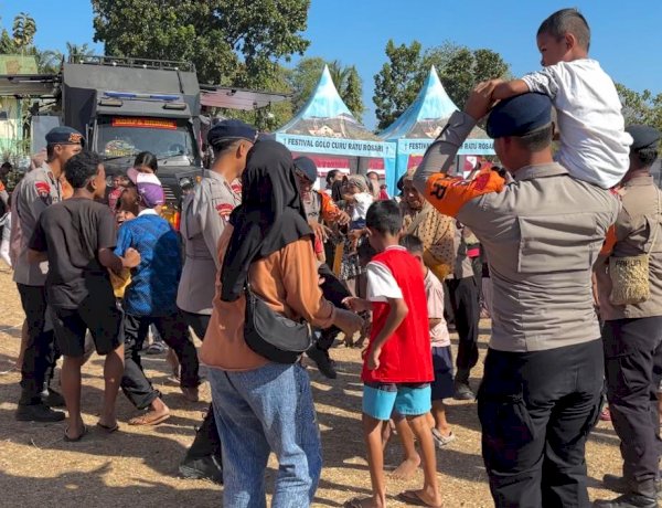 Dari Tenda Pengungsian hingga Reruntuhan, Polri Terus Hadir Dampingi Warga Terdampak Gempa Flores