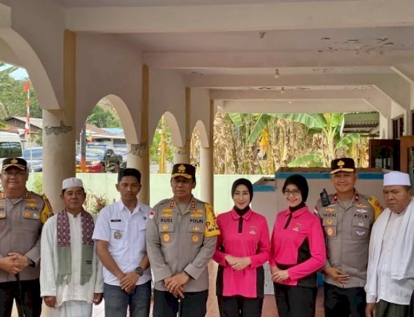 Dari Sedekah Personel Polri untuk Masjid Attaqwa, Kapolda NTT Bawa Harapan Pemulihan Pascagempa