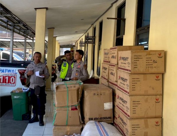 Bantuan Logistik Bhayangkari Tiba di Polres Manggarai, Diperuntukkan bagi Anak-Anak Terdampak Gempa