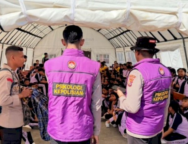Sekolah Retak, Semangat Tak Boleh Runtuh: Polri Pulihkan Trauma 600 Siswa SMPN 1 Maumere