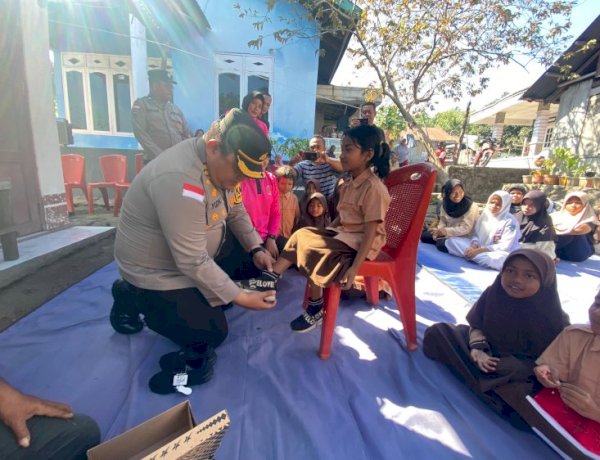 Polres Ende dan Bhayangkari Hadirkan Senyum di Tengah Luka Gempa, 44 Anak Terima Bantuan Pendidikan