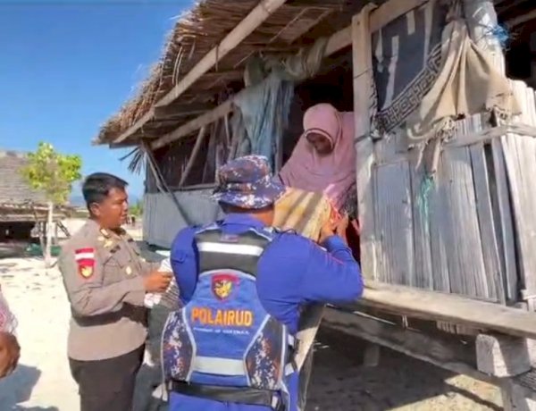 Tak Hanya ke Daratan, Polri Susuri Laut Antar Bantuan untuk Warga Pesisir dan Nelayan Terdampak Gempa Sikka