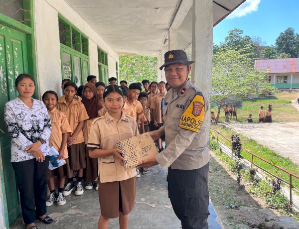 Polsek Sano Nggoang Hadirkan Semangat Baru bagi Pelajar Terdampak Gempa Flores