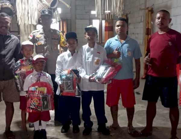 Polri Hadir Pulihkan Semangat Anak Terdampak Gempa, Siswa di Ndoso Terima Bantuan Ketua Umum Bhayangkari