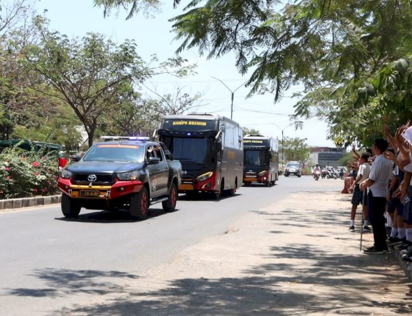 Ratusan Pelajar di Labuan Bajo Lepas Kepulangan Pasukan Brimob Pasca-Misi Kemanusiaan Flores