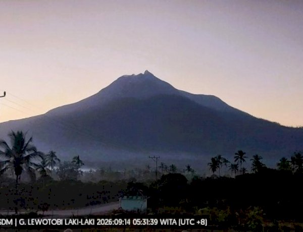 Gunung Lewotobi Laki-laki Relatif Tenang, Polres Flotim Ajak Warga Tenang dan Patuh Zona Bahaya