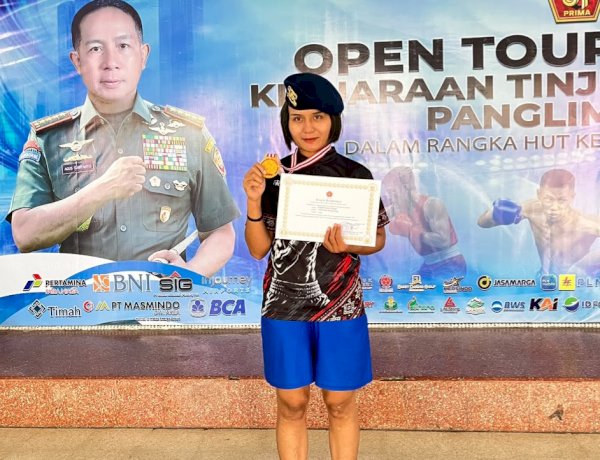 Bripda Erniati Ngongo Sabet Medali Emas di Open Turnamen Kejuaraan Tinju Piala Panglima TNI 2026 di Surabaya