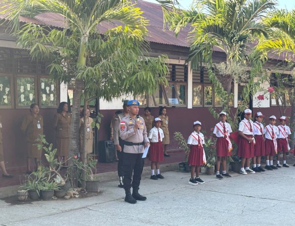 Tanamkan Karakter dan Disiplin Sejak Dini, Bidpropam Polda NTT Pimpin Upacara di SDI Oebobo 1 Kupang