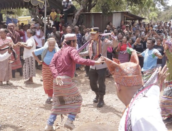 Polda NTT Apresiasi Pelestarian Budaya di Belu, Syukuran Rumah Adat Suku Slakwain Jadi Simbol Pemersatu Community